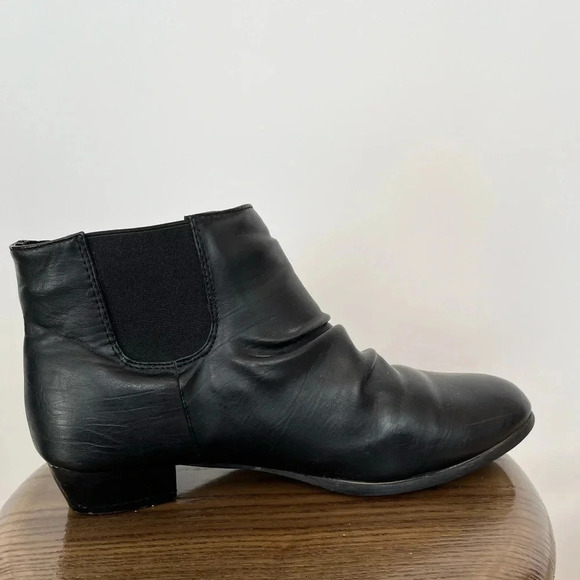 5/20$ Ardene cute black booties with  small heel size 9 - Picture 6 of 9